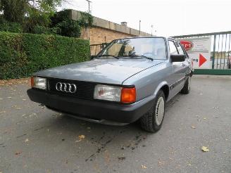 Coche siniestrado Audi 80  1985/4