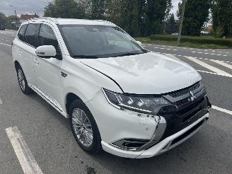 damaged passenger cars Mitsubishi Outlander PLUG-IN HYBRID 2020/12