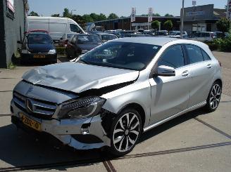 Voiture accidenté Mercedes A-klasse 1.5 A-180 CDI, A-180d 16_V (176.012; 176.212) 2014/12