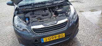 Damaged car Peugeot 108 1.0 vti  72pk  automaat navi 2019/6