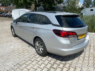 damaged passenger cars Opel Astra SPORTS TOURER 1.2 EXECUTIVE NAVI STOELVERWARMING 2020/10
