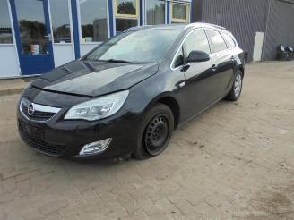 damaged commercial vehicles Opel Astra Astra J Sports Tourer (PD8/PE8/PF8), Combi, 2010 / 2015 1.4 Turbo 16V 2012/8