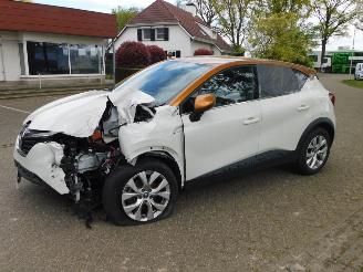 damaged passenger cars Renault Captur  2020/12