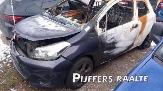 demontáž osobní automobily Toyota Yaris Yaris III (P13), Hatchback, 2010 / 2020 1.0 12V VVT-i 2012/5