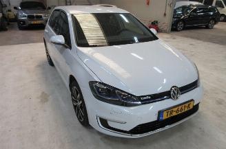 krockskadad bil auto Volkswagen Golf E-Golf  136pk ( km 35.000 NAP) 2018/10