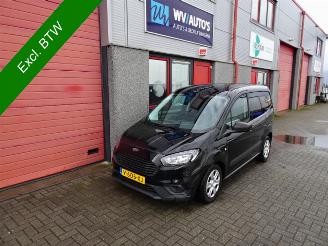 Vaurioauto  commercial vehicles Ford Transit Courier 1.5 TDCI Ambiente AIRCO RIJDBARE SCHADE 2019/4