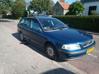 Coche accidentado Volvo V-40 1.6 16v 1997/1