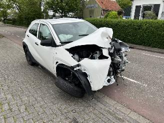 uszkodzony samochody osobowe Toyota Aygo X 1.0 VVTi MT 2023/6