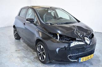 disassembly passenger cars Renault Zoé  2019/4