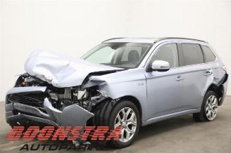 Coche accidentado Mitsubishi Outlander 2.0 16V PHEV 4x4 SUV  Elektrisch Benzine 1.998cc 89kW (121pk) 4x4 2012-12 (GGP2) 4B11 2013/12