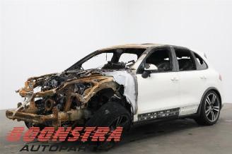 damaged passenger cars Porsche Cayenne Cayenne II (92A), SUV, 2010 / 2017 4.8 V8 32V Turbo 2011/9
