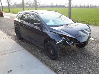 Damaged car Ford Focus 1.0 ecoboost 2014/5