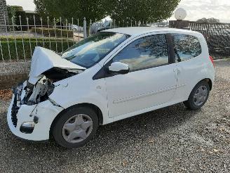 Damaged car Renault Twingo 1.2 2013/11