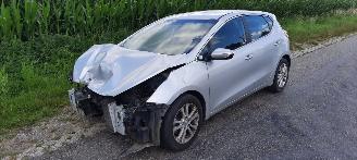 damaged passenger cars Kia Cee d 1.6 crdi 2012/6