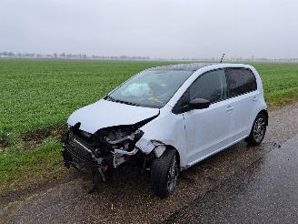 damaged passenger cars Volkswagen Up 1.0 tsi 2017/1