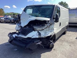 damaged passenger cars Iveco New Daily New Daily VI, Van, 2014 33S14, 35C14, 35S14 2021/8