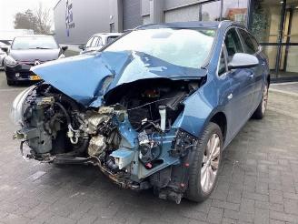uszkodzony samochody osobowe Opel Astra Astra J Sports Tourer (PD8/PE8/PF8), Combi, 2010 / 2015 1.4 Turbo 16V 2013/4