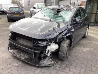 uszkodzony samochody osobowe Volkswagen Polo Polo VI (AW1), Hatchback 5-drs, 2017 1.0 12V BlueMotion Technology 2018/6