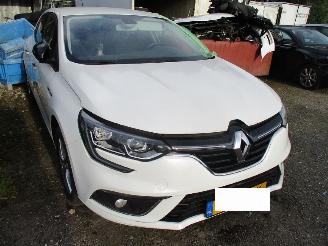damaged passenger cars Renault Mégane  2019/1