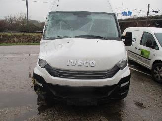 damaged passenger cars Iveco Daily  2020/1