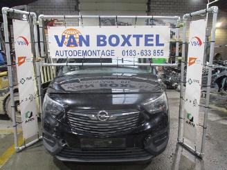 Vaurioauto  passenger cars Opel Combo  2019/1