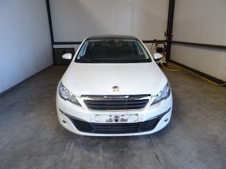 Salvage car Peugeot 308 SW 1.2 THP AUTOMAAT 2015/4