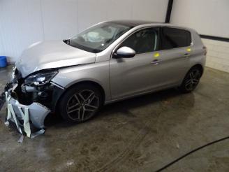 skadebil auto Peugeot 308 1.2 THP 2014/9