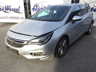 damaged passenger cars Opel Astra 1.4 2017/2