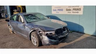 damaged passenger cars BMW 5-serie 5 serie (G30), Sedan, 2016 523d 2.0 TwinPower Turbo 16V 2017/7