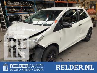 uszkodzony samochody osobowe Toyota Yaris Yaris III (P13), Hatchback, 2010 / 2020 1.0 12V VVT-i 2013/9