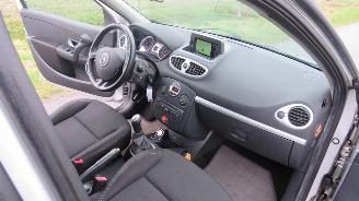 Renault Clio 1.2 TCe Dynamigue 152.000km nap Navigatie Airco  2009-12 topstaat Euro 5 picture 9
