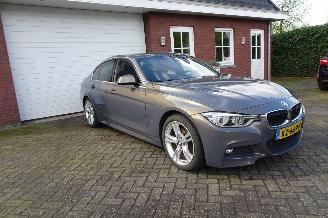 krockskadad bil auto BMW 3-serie 330e M-Sport Automaat 2017/1