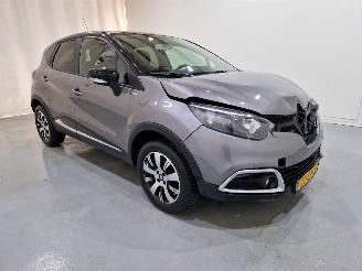 Salvage car Renault Captur 0.9 TCe Limited Navi AC Two tone 2016/6