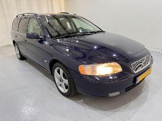 Salvage car Volvo V-70 2.5T Kinetic Automaat 2005/11