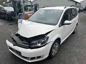 damaged passenger cars Volkswagen Touran 1.2 TSI Comfortline 2011/9