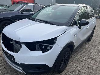 Vaurioauto  passenger cars Opel Crossland X  1.2 Turbo Innovation 2019/7