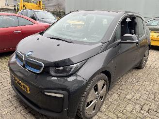 Vaurioauto  passenger cars BMW i3 125 KW / 42,2 kWh   120 Ah  Automaat 2019/12