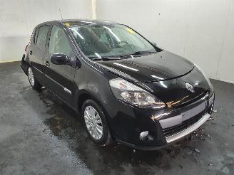 Vaurioauto  commercial vehicles Renault Clio Clio 3 1.2 TCe Collection 2012/6