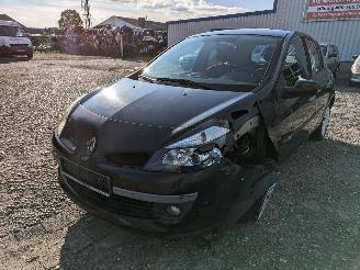 uszkodzony samochody osobowe Renault Clio 1.6 Schwarz NV676 2006/10