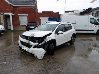 Damaged car Peugeot 2008  2017/7
