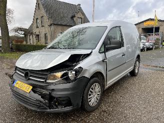krockskadad bil bedrijf Volkswagen Caddy 1.6 TDI AIRCO 2019/2