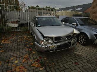 damaged passenger cars Audi 80  1990/1