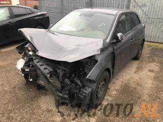 Damaged car Hyundai I-20 i20 (GBB), Hatchback, 2014 1.4 CRDi 16V 2015/11