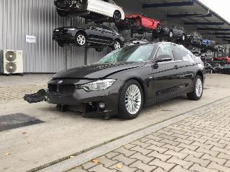 Vaurioauto  caravans BMW 3-serie 320i 2017/11