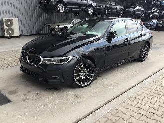 krockskadad bil auto BMW 3-serie 320i 2021/1
