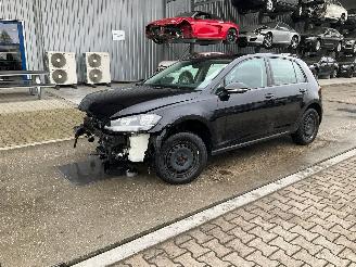 Damaged car Volkswagen Golf VII 1.6 TDI 2018/7