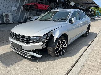 damaged passenger cars Volkswagen Passat B8 2.0 TDI 2021/1