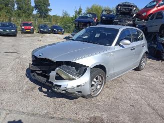 Voiture accidenté BMW 1-serie (E87/87N) Hatchback 5-drs 116i 1.6 16V (N45-B16A) 2006/3