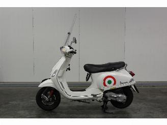 Vaurioauto  scooters Vespa  S 50 SNOR 2013/0