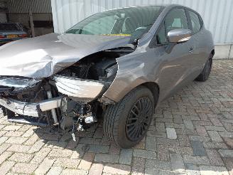 uszkodzony samochody osobowe Renault Clio Clio IV (5R) Hatchback 5-drs 0.9 Energy TCE 90 12V (H4B-400(H4B-A4)) [=
66kW]  (11-2012/...) 2014/7